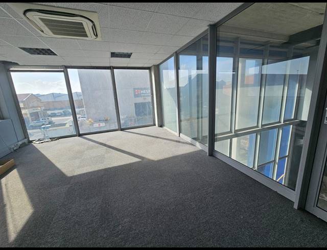 688M² OFFICE TO LET IN PAARDEN EILAND